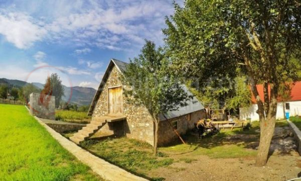 Fshati i shqiptarëve ku nuk lejohet të flitet shqip!(Foto)