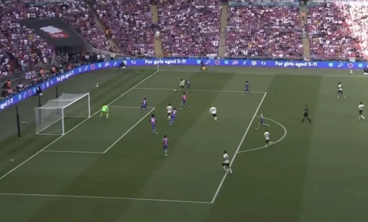Gafë e Van Dijk, blerjet e reja nderojnë Liverpool-in në pjesën e parë të finales ndaj Crystal Palace (video)