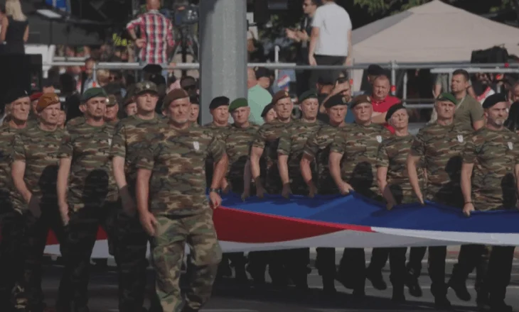 Garë e fortë armatimesh në Ballkan, Serbia dhe Kroacia rivale të ethshme, sfidojnë me parada ushtarake