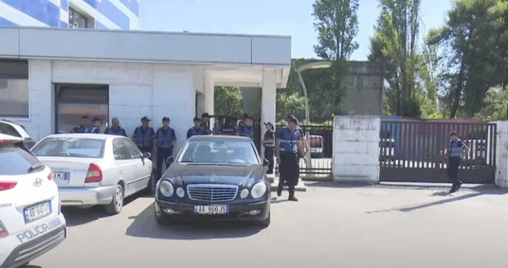 Gazetarët në protestë për News 24, Ministria e Ekonomisë: Nuk ka paguar qira që prej 2017