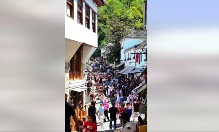 Gjirokastra, destinacion i preferuar turistik. Rama ndan pamje nga qyteti historik