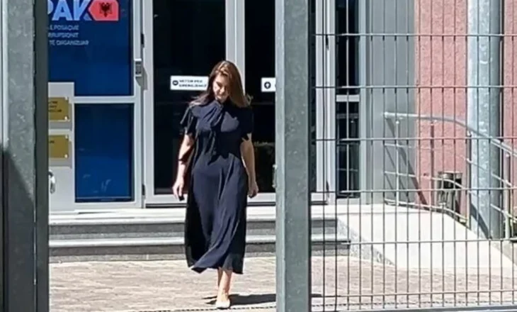 GJKKO i caktoi “detyrim paraqitje”, Ajola Xoxa paraqitetet në SPAK, këtë herë si e pandehur