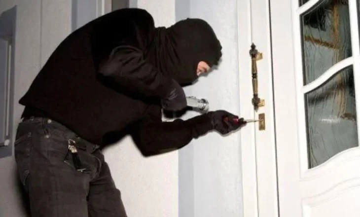 Godasin me levë të moshuarin gjatë grabitjes, arrestohen tre “skifterat” shqiptarë në Itali