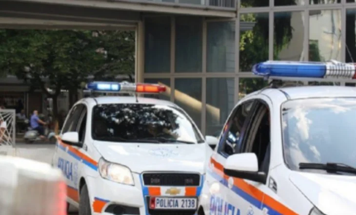 Goditën një person me sende të forta dhe i dëmtuan automjetin në Tiranë, pranga 41-vjeçarit, dy të tjerë të proceduar