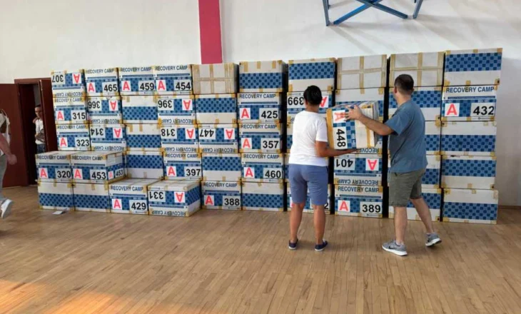 Gramshi në flakë, mbërrijnë ndihmat e para për banorët e evakuuar