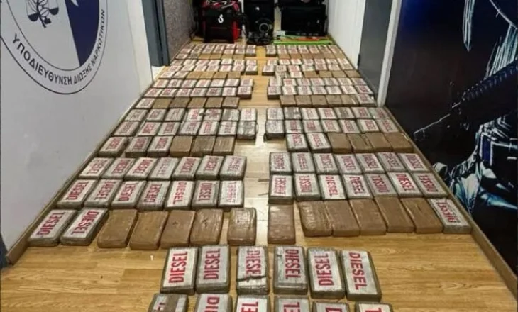 Greqi/ Operacion ndërkombëtar antidrogë, sekuestrohet në Selanik kokainë me vlerë 5.5 milionë euro, tre të arrestuar