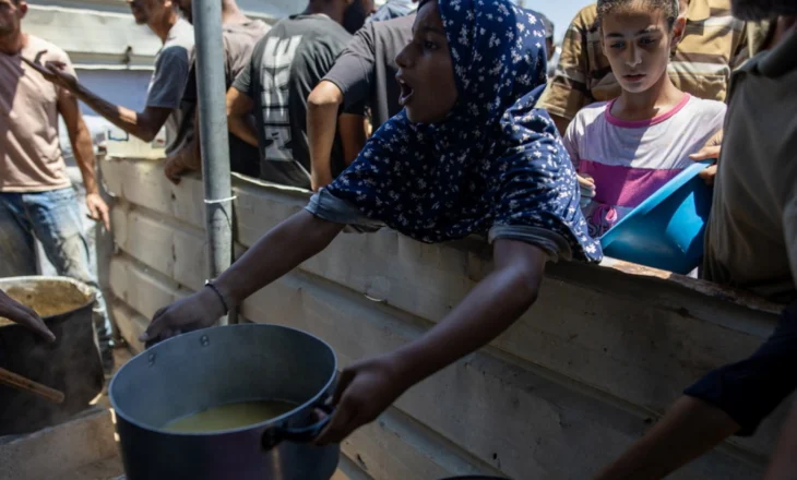 Greqia i vjen në ndihmë Gazës, lëshon 8.5 ton ushqime për palestinezët