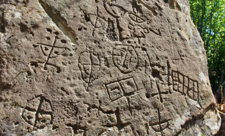 Guri prehistorik i gjetur në Xhuxhë të Mirditës në mëshirë të fatit- Studiuesit akuza institucioneve
