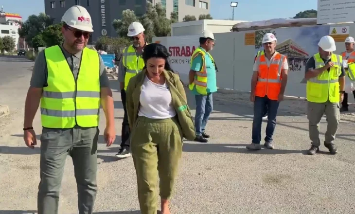 Hekurudha Tiranë-Rinas-Durrës, zëvendëskryeministrja Balluku inspekton punimet për ndërtimin e stacioneve