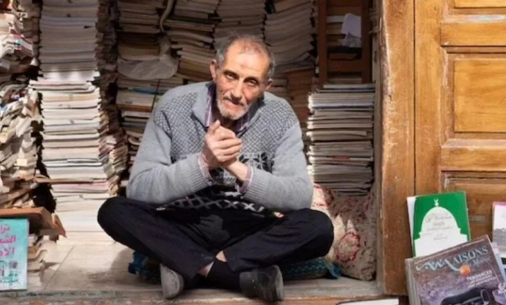 Historia prekëse e librashitësit 76-vjeçar: Jetimi që nuk arriti ta përfundonte shkollën (Foto)