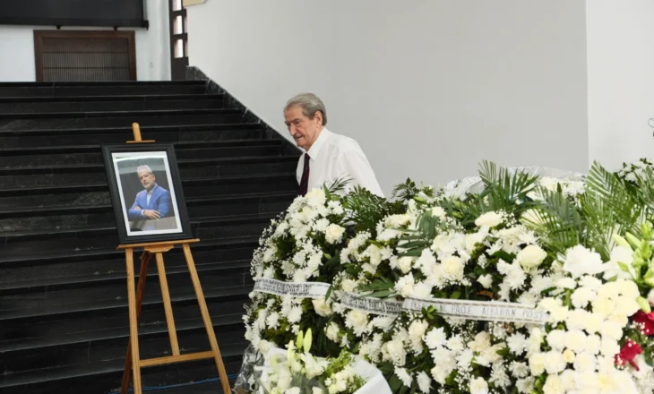 Homazhet në nder të Artur Zhejit, Berisha: Ishte një zë më vete në analizat e tij, personalitet i mirënjohur i gazetarisë