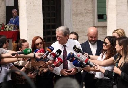 Homazhet për Artur Zhejin, Berisha: Personalitet i gazetarisë, analizën e tij e respektoje edhe po të mos ishe dakord
