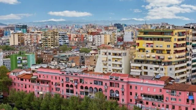 Hyn në fuqi ligji për bashkëpronësinë në pallate, masa dhe gjoba për shkelësit, s’ka më ndërtesa “pa Zot”…