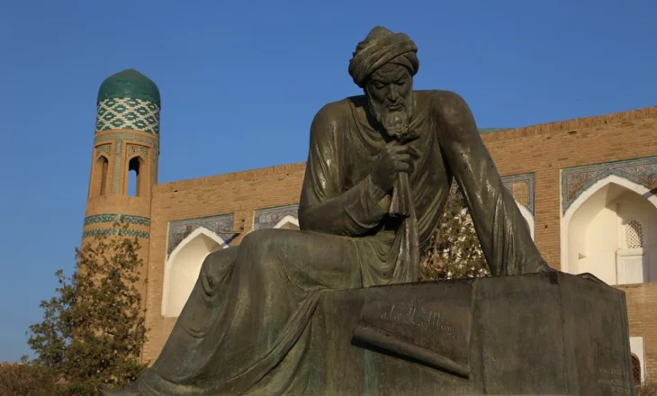 I pari që përdori algoritmin ishte një dijetar musliman, kush ishte ai?