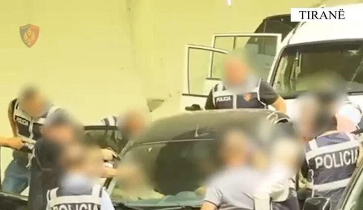 I riu kapet me 2 kallashnikovë në tunelin e Murrizit, dyshohet se do t’i shiste tek grupet kriminale