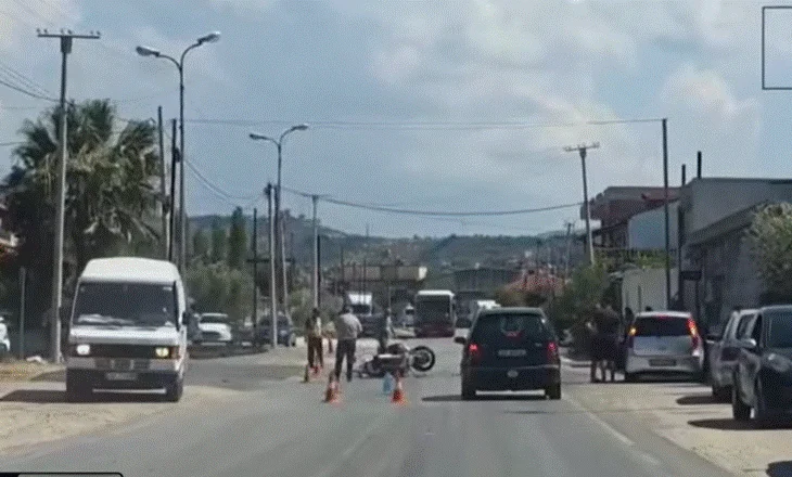 I veshur me rroba të errëta, me kaskë dhe doreza/ Kamerat e sigurisë zbardhin detaje nga ekzekutimi i shqiptarit në Athinë