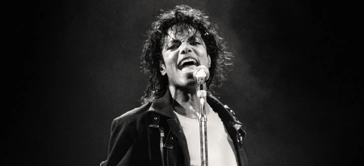 Ikona e përjetshme: Një udhëtim përmes hitëve të Michael Jackson