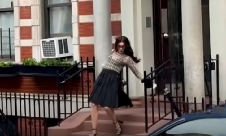 Incident i papritur në sheshxhirimin e “The Devil Wears Prada 2”, Anne Hathaway bie nga shkallët