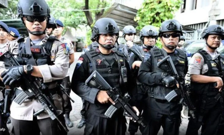 Indonezi, protestuesit djegin ndërtesën qeveritare, dy të vdekur