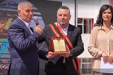 Intelektuali-biznesmen i veprave kombëtare, Dedë Maluta, çon në Pukë “Nënë Terezën” e skulptorit Leonard Leka