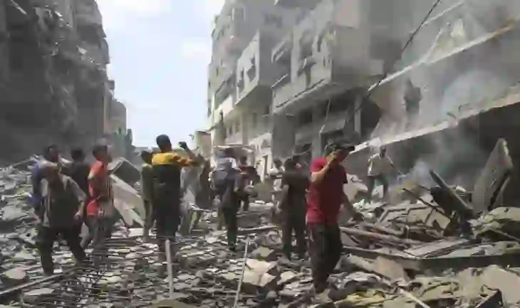 Izraeli bombardon Gazën ndërsa Mbretëria e Bashkuar dhe aleatët kërkojnë zgjidhje për urinë