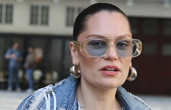 Jessie J shtyn turneun në Mbretërinë e Bashkuar dhe Evropë për t’iu nënshtruar operacionit të dytë për kancerin e gjirit
