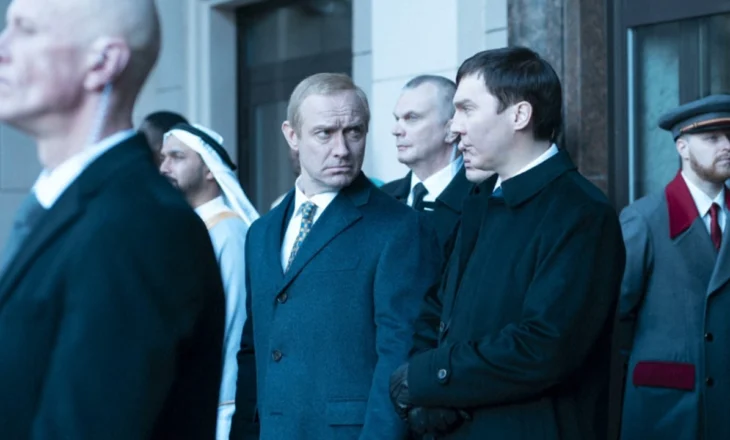 Jude Law portretizon Vladimir Putinin në filmin që tronditi Festivalin e Venecias, ‘Magjistari i Kremlinit’ hap siparin mes politikës dhe artit