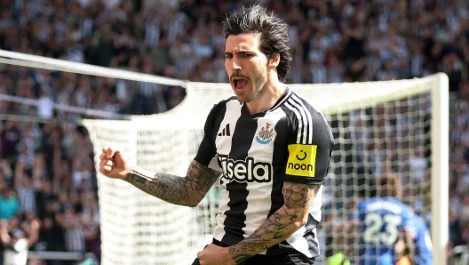 Juventusi nuk heq dorë nga Tonali, gati të përfshijë Vlahovic në “pazarin” me Newcastle