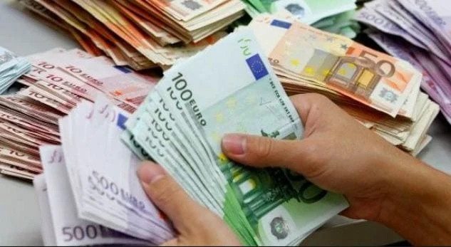 Këmbimi valutor 30 gusht/ Me sa blihen e shiten sot valutat e huaja