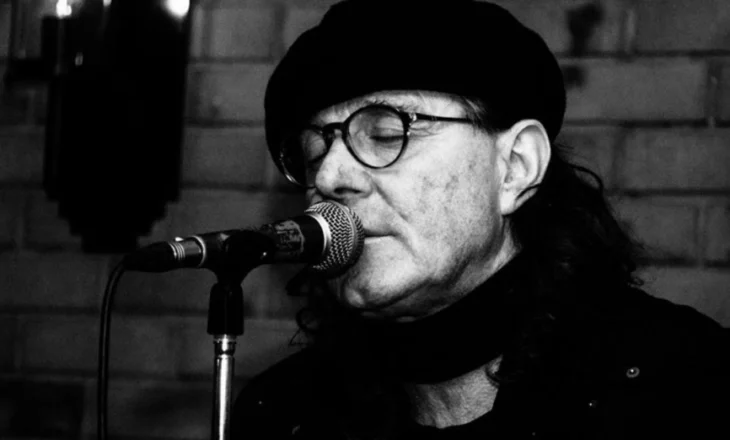 Këngë që s’harrohet/ “Ditë dimri” e interpretuar nga Aleksandër Gjoka (teksti dhe kënga)