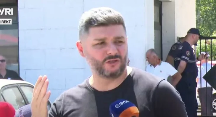 ‘Kjo nuk është media e lirë’, Kokës: Vetëm kur i nënshtrohesh pushtetit, mund të ndërtosh e të bësh media