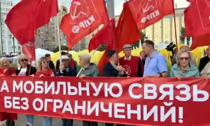 Komunistët rusë protestojnë për WhatsApp, qytetarët sfidojnë censurën