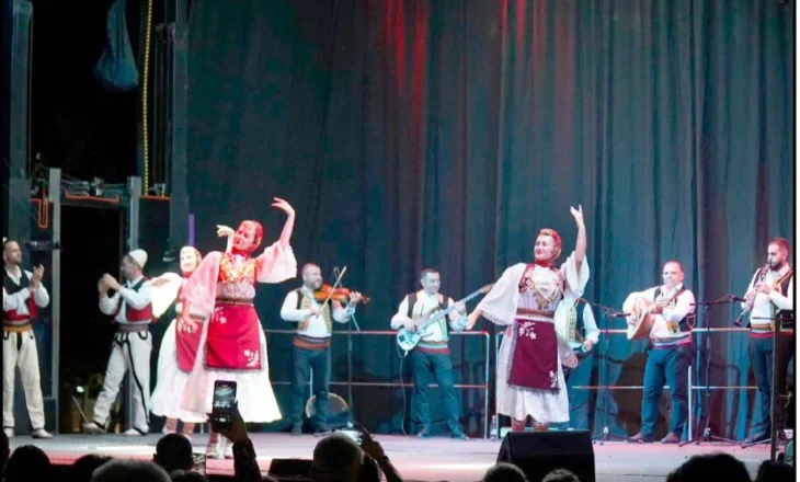 Koncertet e artistëve të Ansamblit të  Këngëve dhe Valleve Popullore, turi  artistik këtë muaj mbyllet në Vlorë