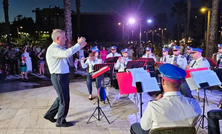 Koncerti i Orkestrës Frymore të Durrësit, pjesë e aktiviteteve këtë sezon turistik