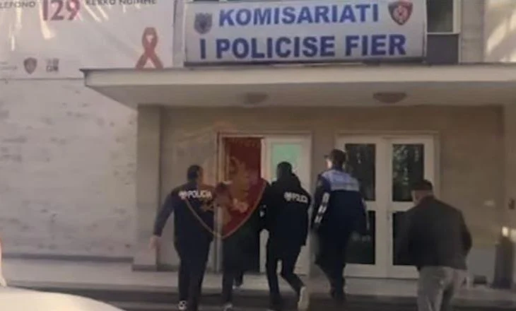 Kontrabandonin karburant me autobot/ 2 persona të arrestuar dhe një në kërkim (EMRAT)