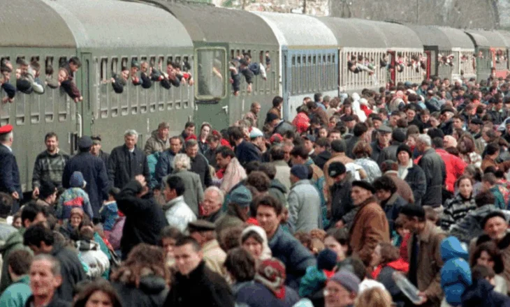 Kosovë/ Dorëzohet aktakuza për dëbimin me forcë të 800 mijë shqiptarëve në 1999