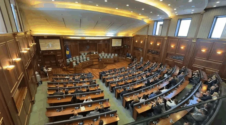 Kosovë/ Ndërpritet seanca, s’ka konstituim të Kuvendit