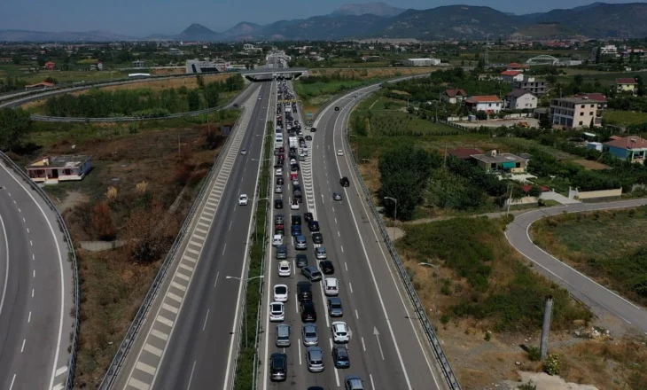 Kostot e harresës: Dëmtimi i urës mbi Mat bllokon turistët dhe veriun