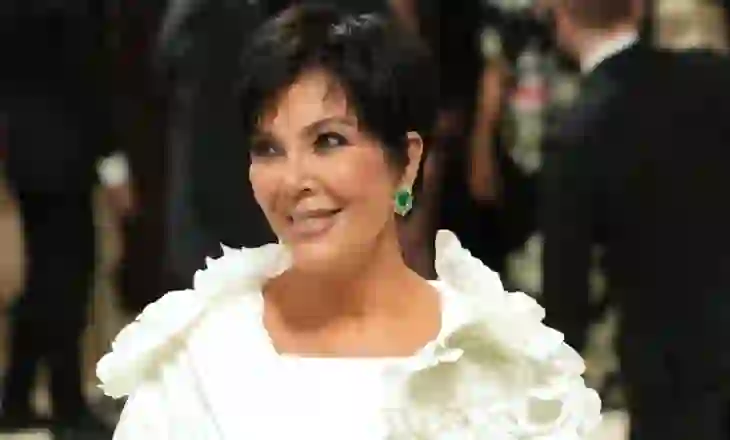 Kris Jenner “me gjashtë gishta”? Fotoja që ngatërroi rrjetin