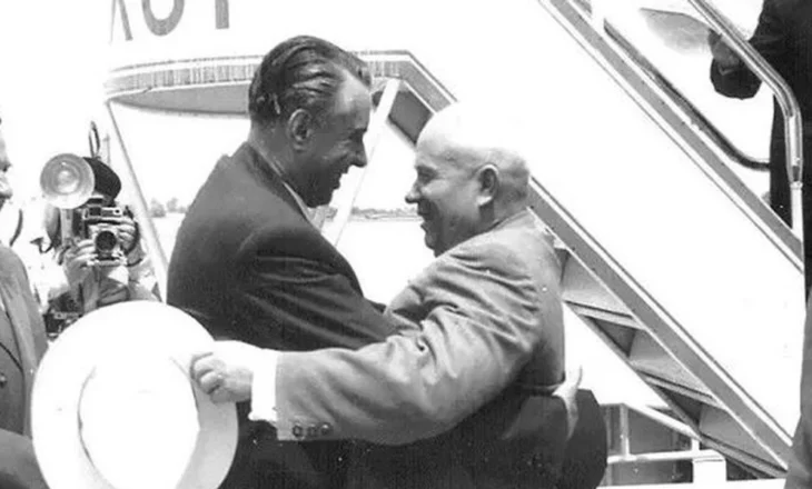 “Kundëradmirali juaj që erdhi nga Sevastopoli për inspektim… kapi një oficerin tonë në Pashaliman”/ Biseda e Enverit në Moskë 1960