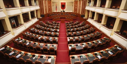 Kush do ta drejtojë seancën e parë të parlamentit të ri: Berisha, Shehu apo Llajo?