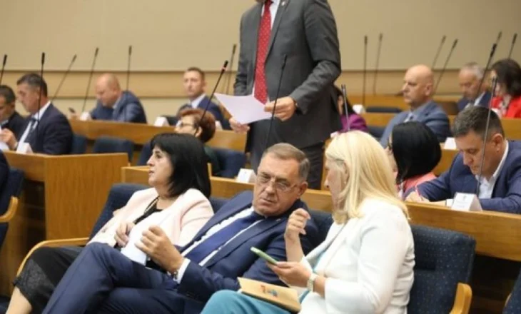 Kuvendi i Republikës Sërpska miraton vendimin jokushtetues për mbajtjen e një referendumi