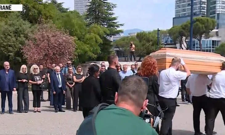 Lamtumirë Artur Zheji/ Përcillet për në banesën e fundit gazetari dhe publicisti i njohur
