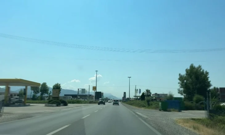 Largim vullnetar në Lezhë/ Janë shpërndarë 123 njoftime për t’u larguar nga rruga nacionale, të hënën nis penalizimi