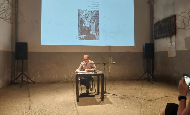 Ligjërata ‘Montazhe të dritës dhe forma të (zh)dukjes së trupave’ sjell në pah mekanizmat që qojnë deri në zhdukja e individit