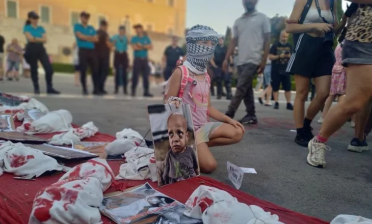“Liri për Palestinën”/ Nga Athina në Selanik, mijëra qytetarë protestojnë në 100 vende turistike në të gjithë Greqinë: Jepini fund genocidit!