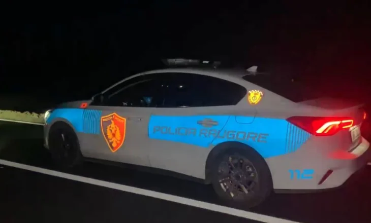 Makina del nga rruga në aksin Elbasan–Librazhd, plagosen dy persona