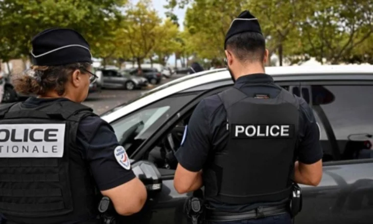 Makina merr përpara turmën e njerëzve në Francë pas sherrit në një lokal, 1 viktimë dhe 5 të plagosur, 2 prej tyre në gjendje të rëndë