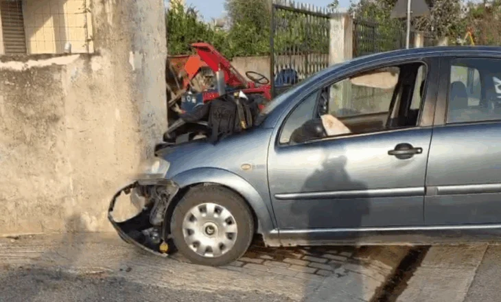 Makina përplaset me murin në Libofshë, dy të plagosur
