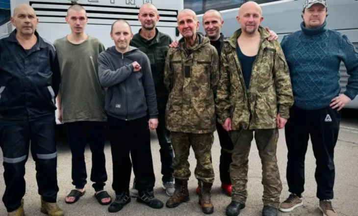 “Mami mos qaj, po kthehem”/ Lirohet gazetari ukrainas i mbajtur prej tre vitesh në paraburgim të fshehtë nga Rusia